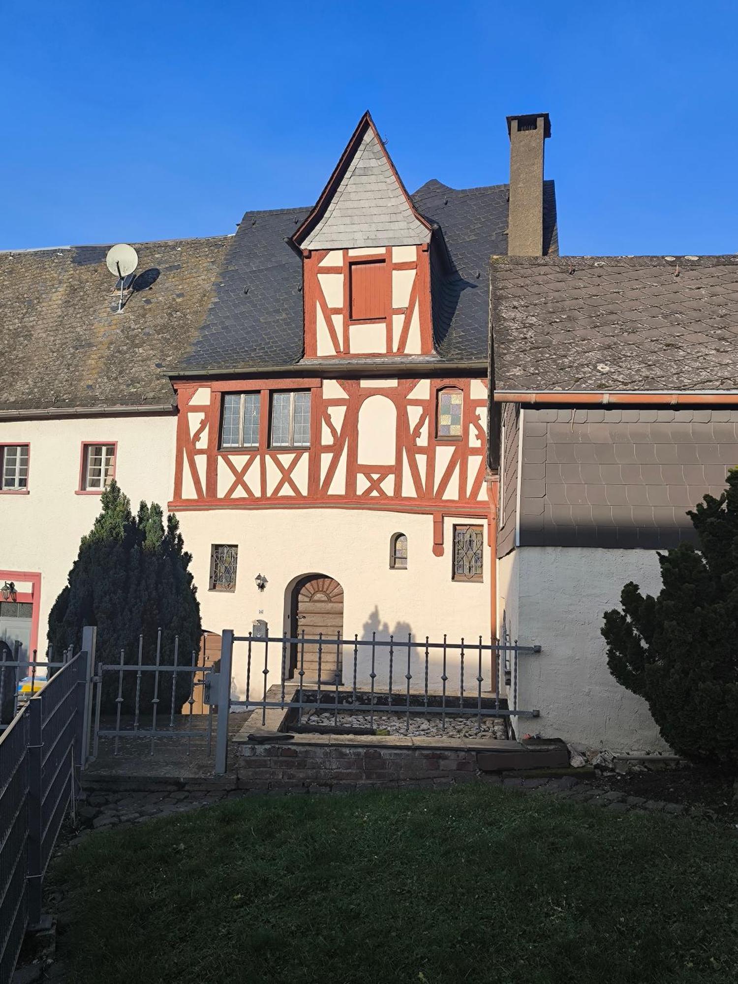 Moselperle- Urlaub Im Historischen Fachwerkhaeuschen Bullay