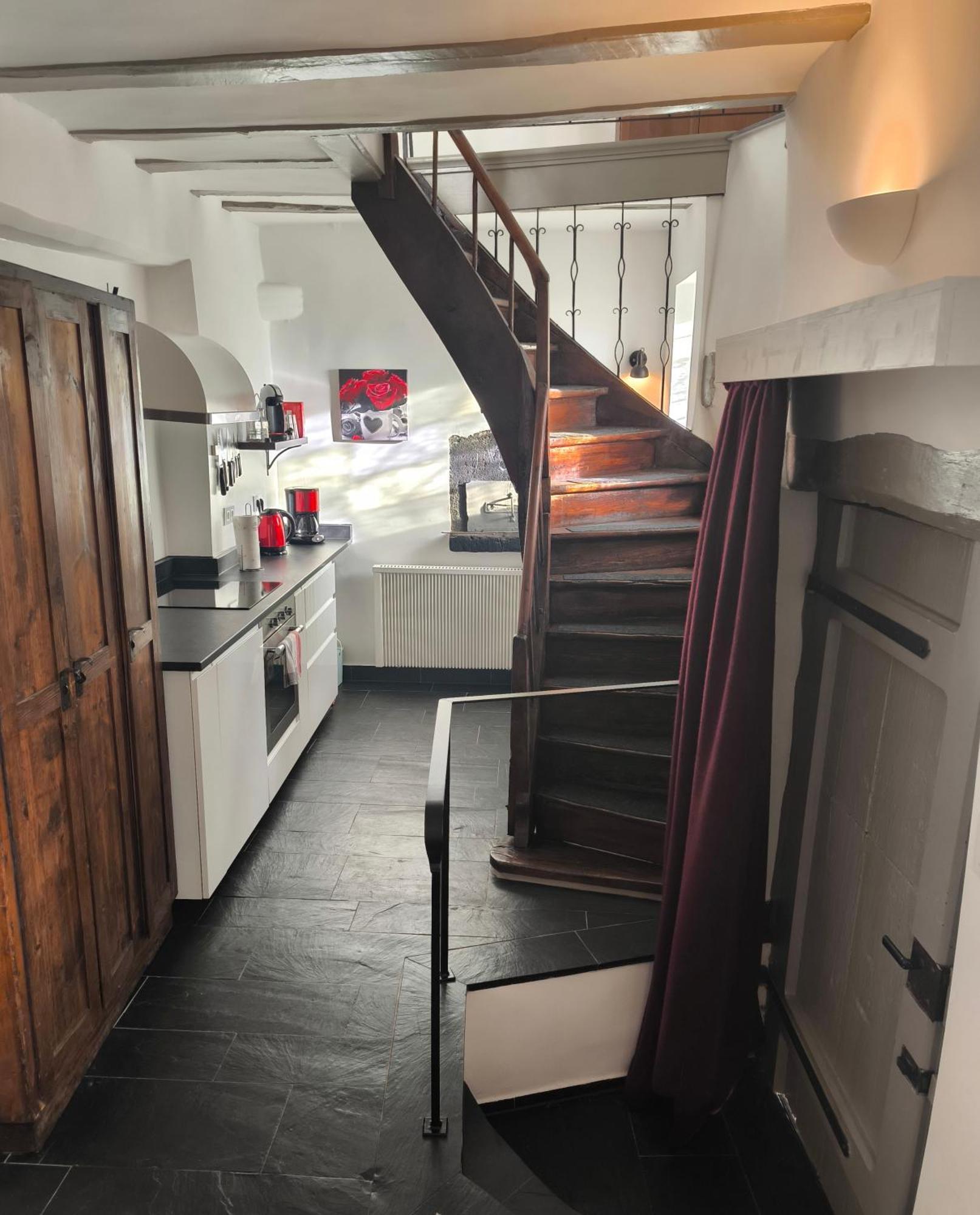 Apartamento Moselperle- Urlaub Im Historischen Fachwerkhaeuschen